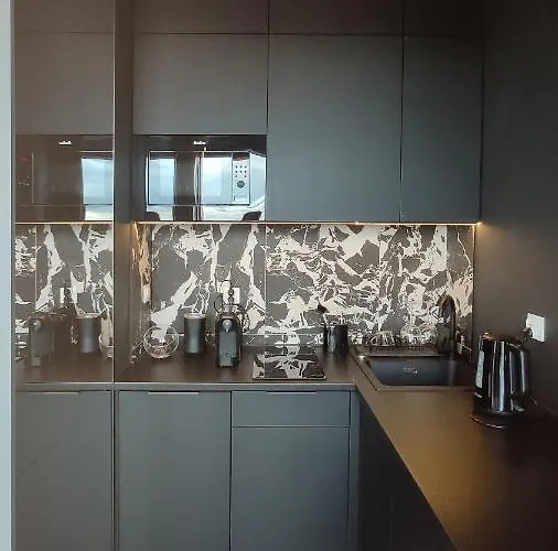 Hanza Tower Apartment *